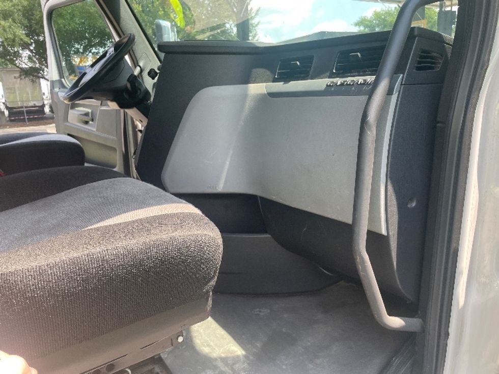 Sleeper Tractor-Heavy Duty Tractors-Freightliner-2019-T12664ST-Jacksonville-FL-481,480\n\t\tmiles-$ 60,500 - Image 15