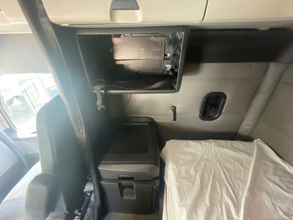 Sleeper Tractor-Heavy Duty Tractors-Freightliner-2019-T12664ST-Jacksonville-FL-481,480\n\t\tmiles-$ 60,500 - Image 18