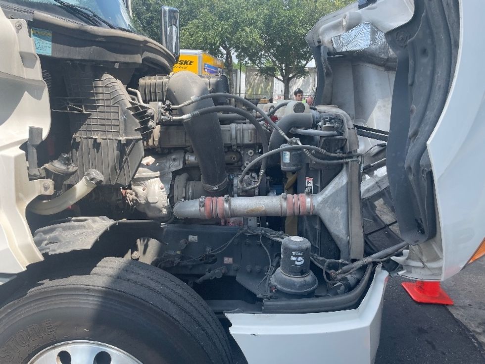 Sleeper Tractor-Heavy Duty Tractors-Freightliner-2019-T12664ST-Jacksonville-FL-481,480\n\t\tmiles-$ 60,500 - Image 20