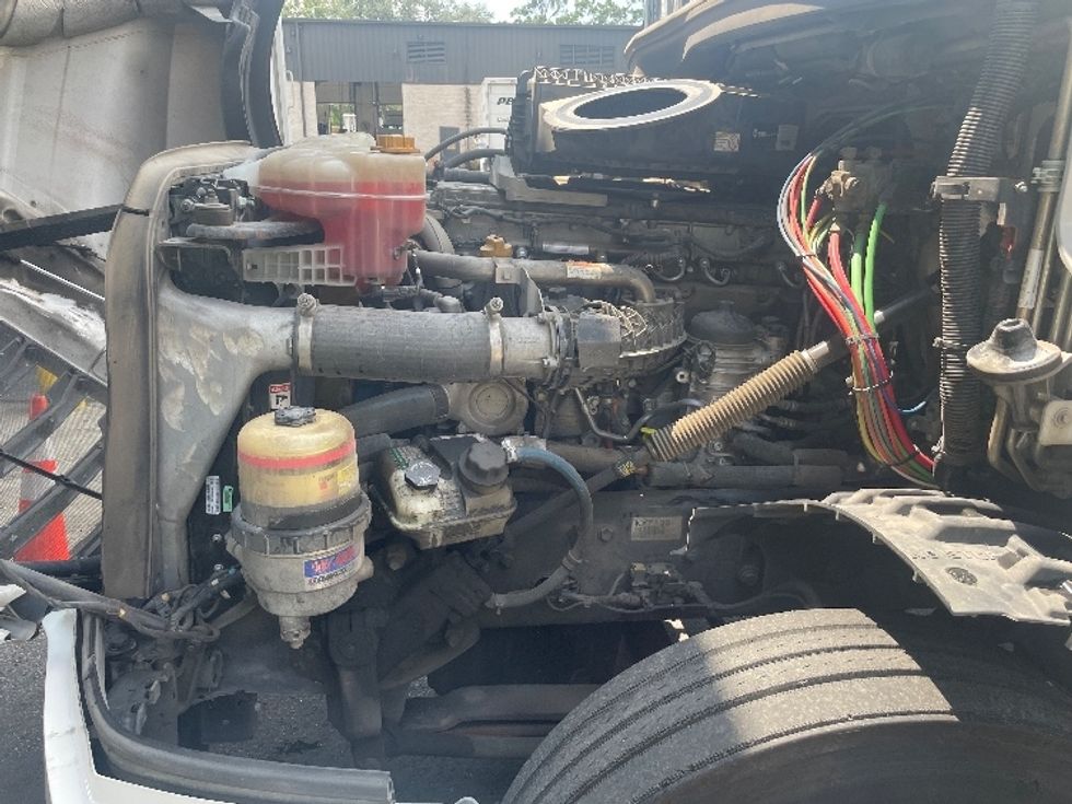 Sleeper Tractor-Heavy Duty Tractors-Freightliner-2019-T12664ST-Jacksonville-FL-481,480\n\t\tmiles-$ 60,500 - Image 21