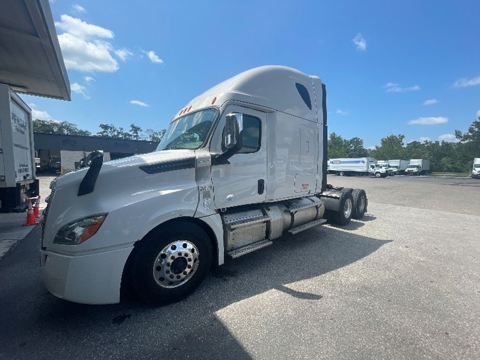 Sleeper Tractor-Heavy Duty Tractors-Freightliner-2019-T12664ST-Jacksonville-FL-481,480\n\t\tmiles-$ 60,500 - Image 3