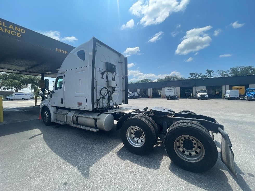 Sleeper Tractor-Heavy Duty Tractors-Freightliner-2019-T12664ST-Jacksonville-FL-481,480\n\t\tmiles-$ 60,500 - Image 5