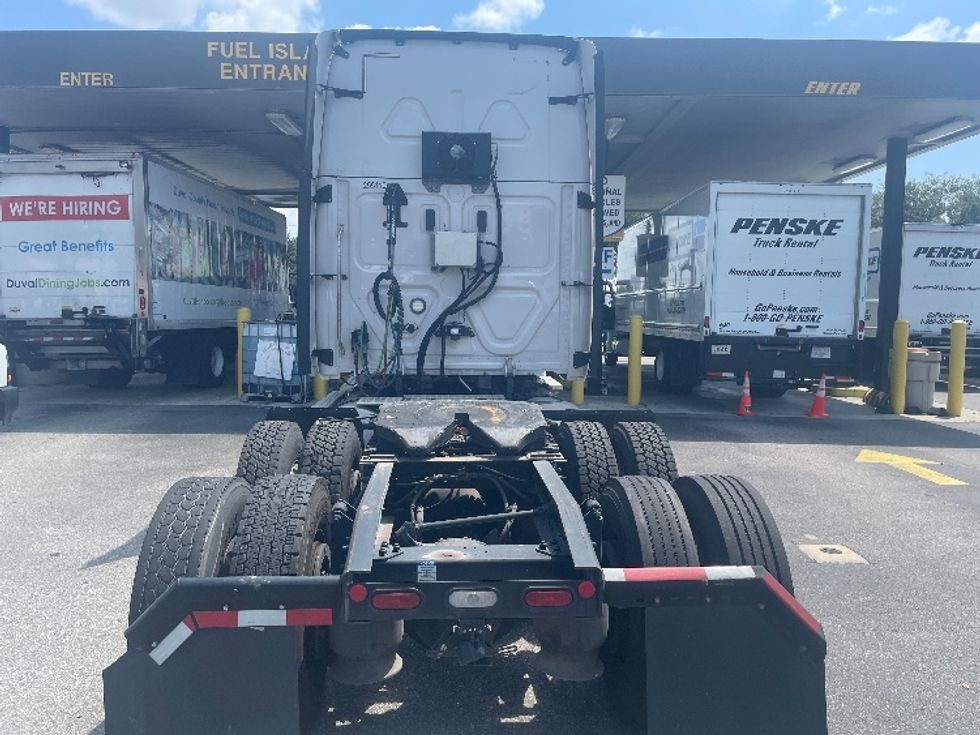 Sleeper Tractor-Heavy Duty Tractors-Freightliner-2019-T12664ST-Jacksonville-FL-481,480\n\t\tmiles-$ 60,500 - Image 6