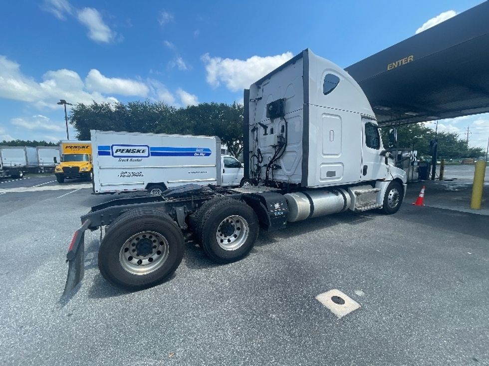 Sleeper Tractor-Heavy Duty Tractors-Freightliner-2019-T12664ST-Jacksonville-FL-481,480\n\t\tmiles-$ 60,500 - Image 7
