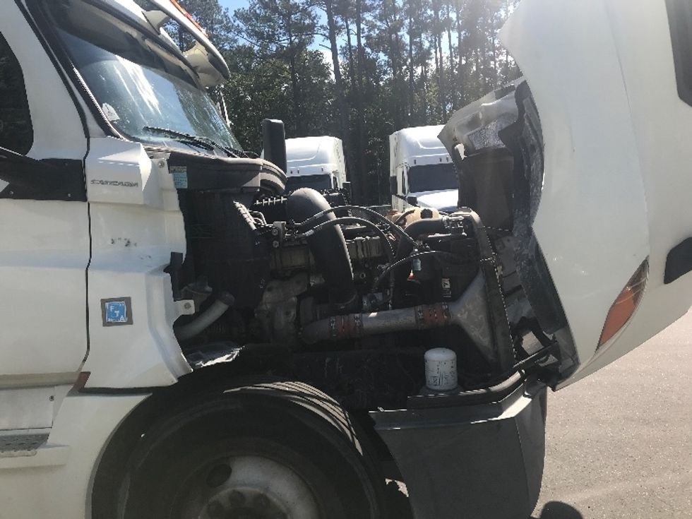 Sleeper Tractor-Heavy Duty Tractors-Freightliner-2019-T12664ST-Jacksonville-FL-487,517\n\t\tmiles-$ 58,500 - Image 20
