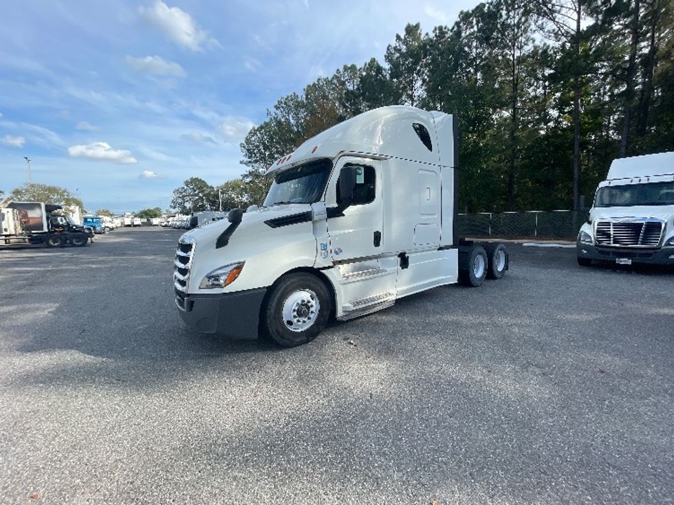 Sleeper Tractor-Heavy Duty Tractors-Freightliner-2019-T12664ST-Jacksonville-FL-487,517\n\t\tmiles-$ 58,500 - Image 3