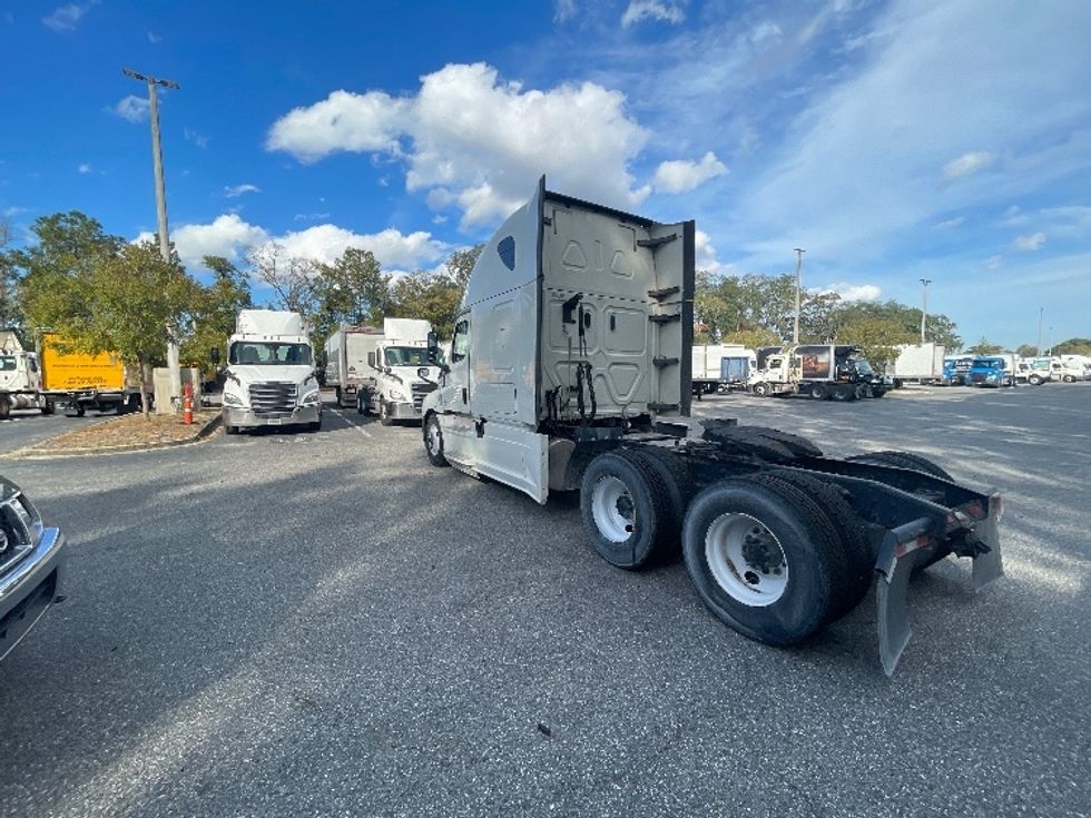 Sleeper Tractor-Heavy Duty Tractors-Freightliner-2019-T12664ST-Jacksonville-FL-487,517\n\t\tmiles-$ 58,500 - Image 5