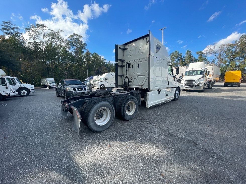 Sleeper Tractor-Heavy Duty Tractors-Freightliner-2019-T12664ST-Jacksonville-FL-487,517\n\t\tmiles-$ 58,500 - Image 7