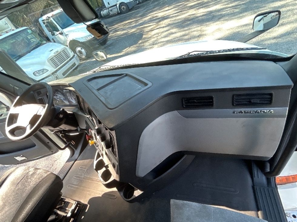 Sleeper Tractor-Heavy Duty Tractors-Freightliner-2019-T12664ST-Jacksonville-FL-610,149\n\t\tmiles-$ 46,000 - Image 13