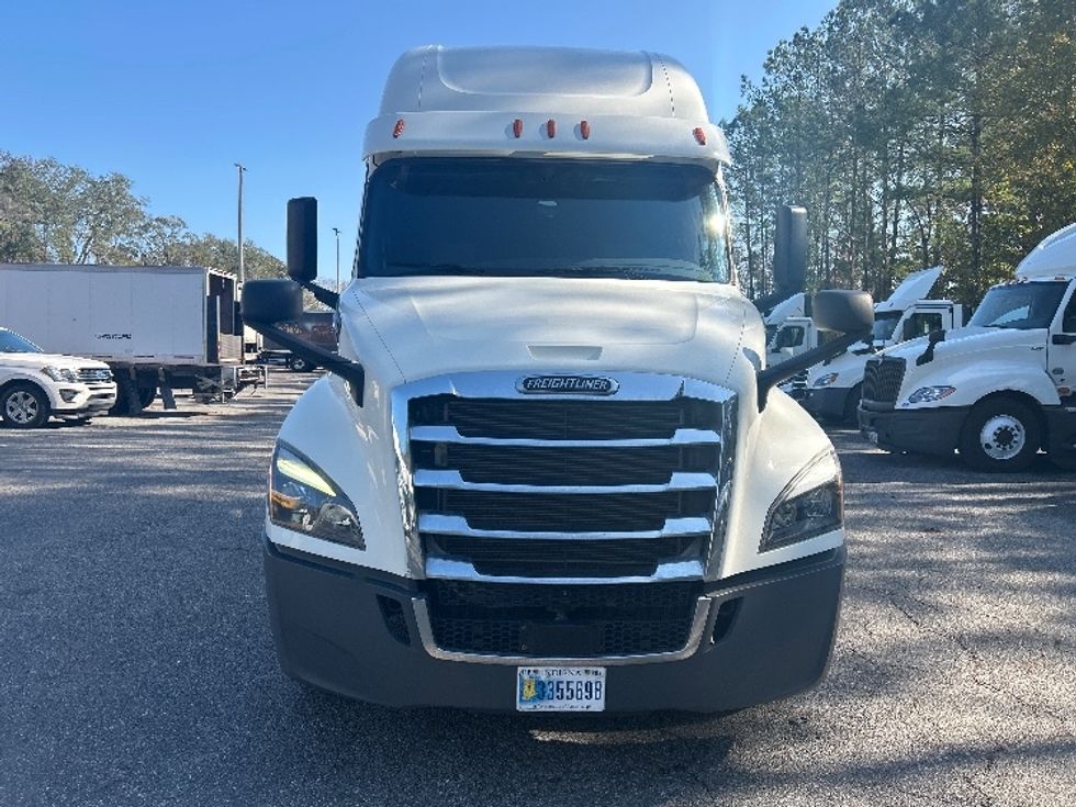 Sleeper Tractor-Heavy Duty Tractors-Freightliner-2019-T12664ST-Jacksonville-FL-610,149\n\t\tmiles-$ 46,000 - Image 2