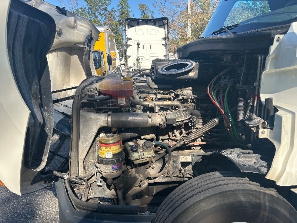 Sleeper Tractor-Heavy Duty Tractors-Freightliner-2019-T12664ST-Jacksonville-FL-610,149\n\t\tmiles-$ 46,000 - Image 20