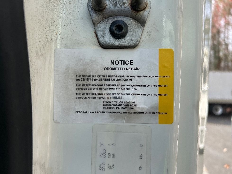 Sleeper Tractor-Heavy Duty Tractors-Freightliner-2019-T12664ST-Jacksonville-FL-610,149\n\t\tmiles-$ 46,000 - Image 21