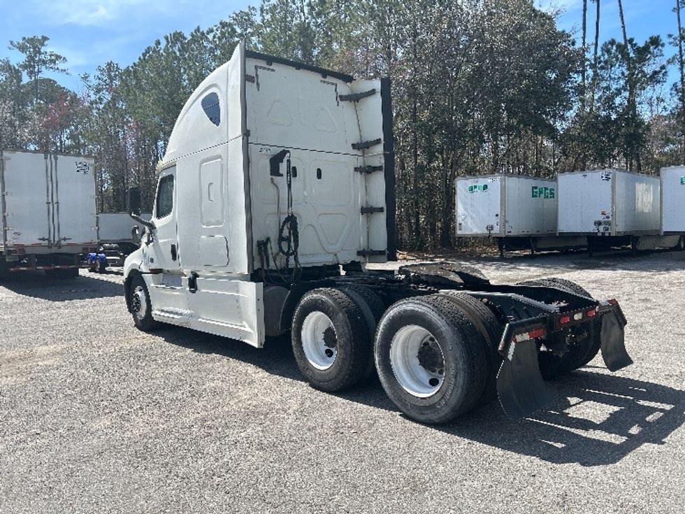 Sleeper Tractor-Heavy Duty Tractors-Freightliner-2019-T12664ST-Jacksonville-FL-610,149\n\t\tmiles-$ 46,000 - Image 5