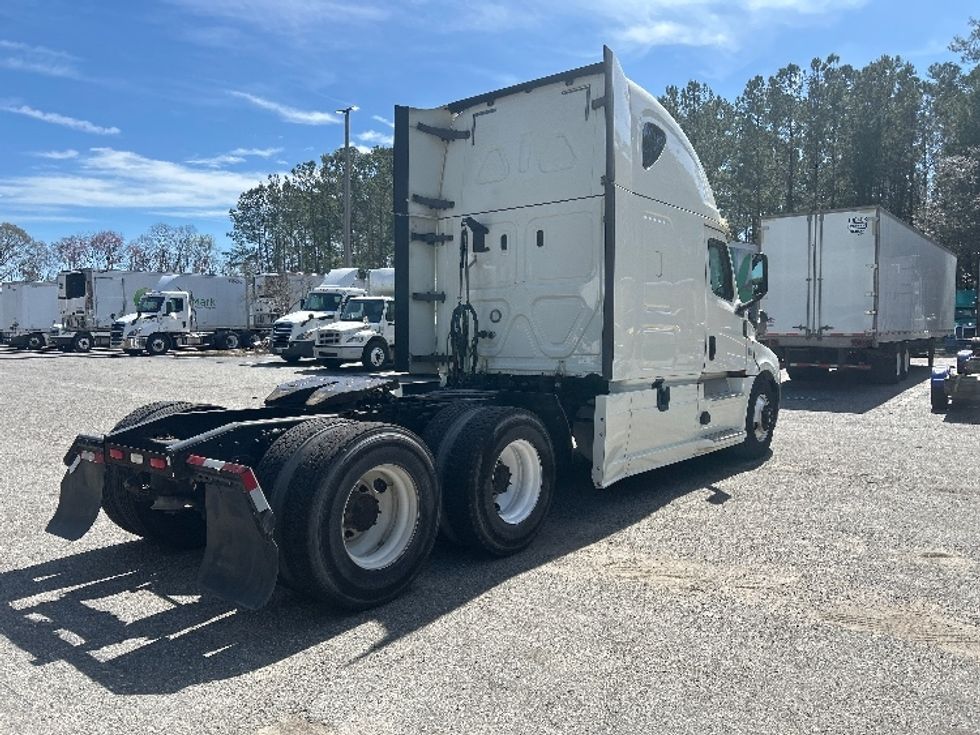 Sleeper Tractor-Heavy Duty Tractors-Freightliner-2019-T12664ST-Jacksonville-FL-610,149\n\t\tmiles-$ 46,000 - Image 7