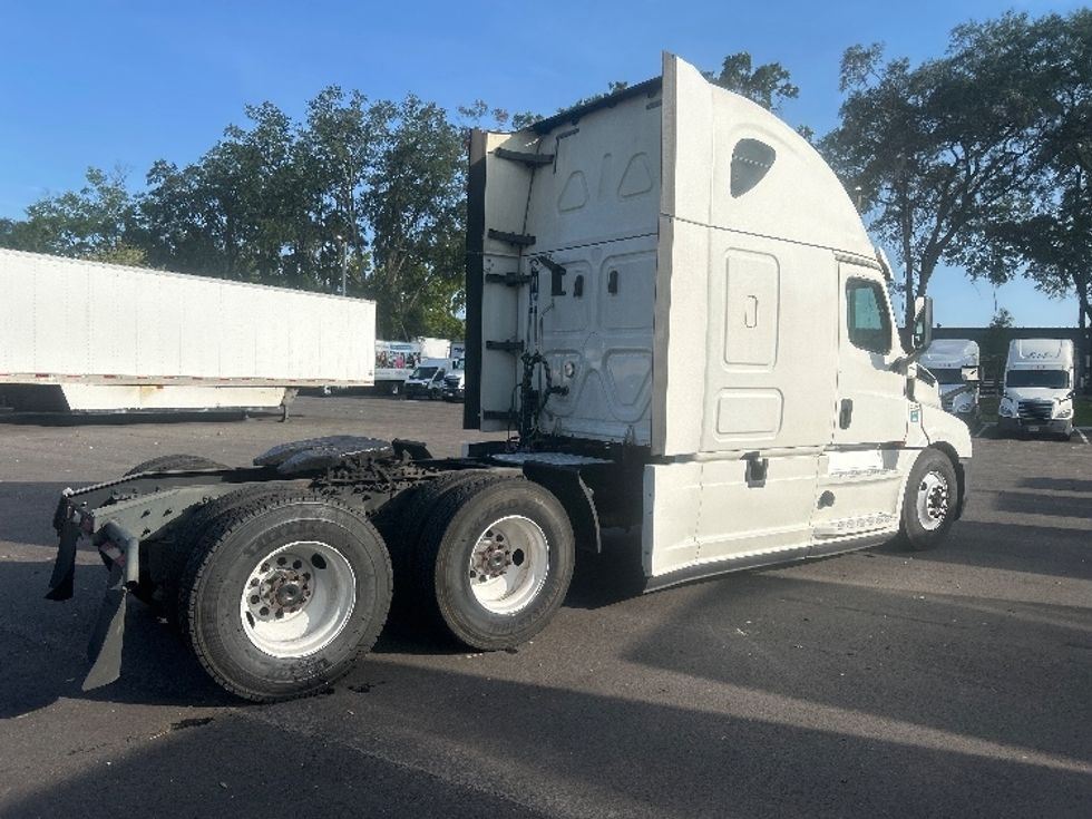 Sleeper Tractor-Heavy Duty Tractors-Freightliner-2019-T12664ST-Jacksonville-FL-664,517\n\t\tmiles-$ 48,750 - Image 7
