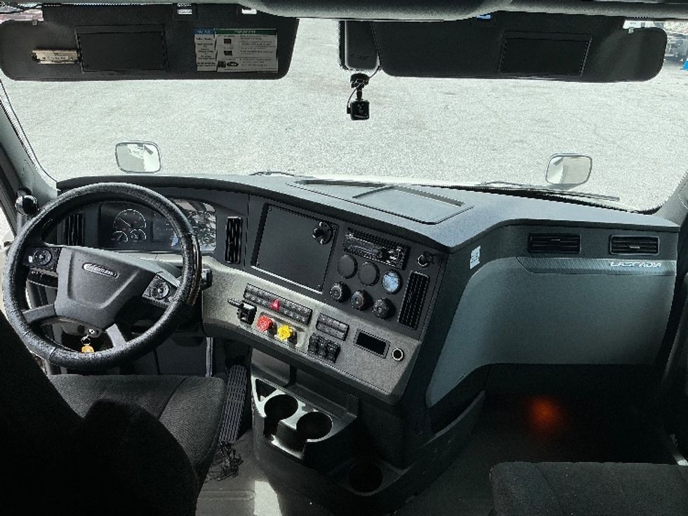 Sleeper Tractor-Heavy Duty Tractors-Freightliner-2019-T12664ST-Jonesboro-GA-693,858\n\t\tmiles-$ 49,750 - Image 12