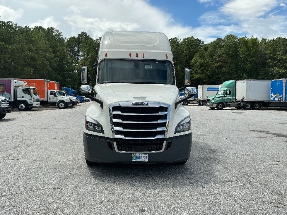 Sleeper Tractor-Heavy Duty Tractors-Freightliner-2019-T12664ST-Jonesboro-GA-693,858\n\t\tmiles-$ 49,750 - Image 2