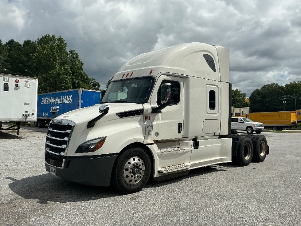 Sleeper Tractor-Heavy Duty Tractors-Freightliner-2019-T12664ST-Jonesboro-GA-693,858\n\t\tmiles-$ 49,750 - Image 3