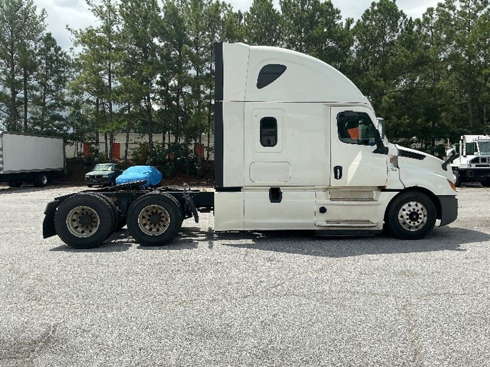 Sleeper Tractor-Heavy Duty Tractors-Freightliner-2019-T12664ST-Jonesboro-GA-693,858\n\t\tmiles-$ 49,750 - Image 8