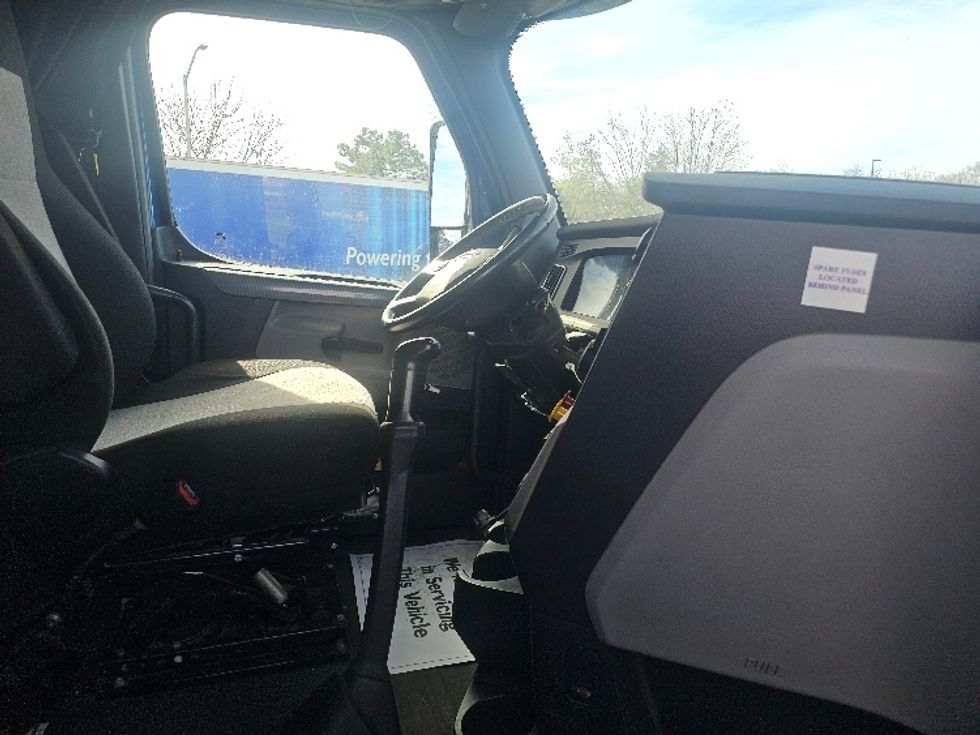 Sleeper Tractor-Heavy Duty Tractors-Freightliner-2019-T12664ST-Kansas City-MO-489,890\n\t\tmiles-$ 52,000 - Image 15