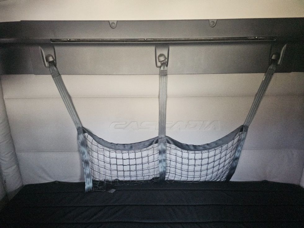 Sleeper Tractor-Heavy Duty Tractors-Freightliner-2019-T12664ST-Kansas City-MO-489,890\n\t\tmiles-$ 52,000 - Image 16