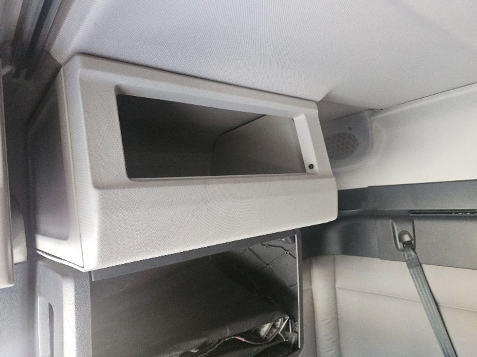 Sleeper Tractor-Heavy Duty Tractors-Freightliner-2019-T12664ST-Kansas City-MO-489,890\n\t\tmiles-$ 52,000 - Image 19