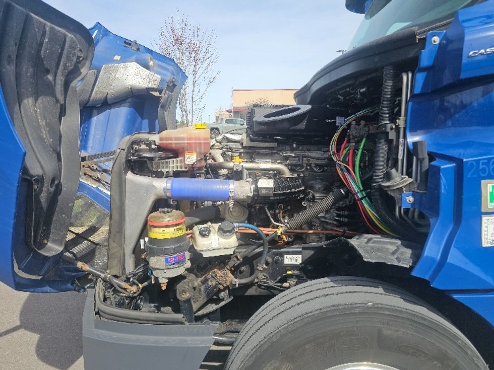 Sleeper Tractor-Heavy Duty Tractors-Freightliner-2019-T12664ST-Kansas City-MO-489,890\n\t\tmiles-$ 52,000 - Image 21