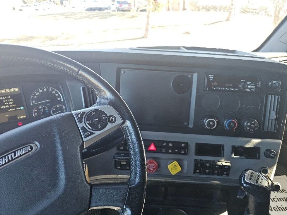 Sleeper Tractor-Heavy Duty Tractors-Freightliner-2019-T12664ST-Kansas City-MO-499,926\n\t\tmiles-$ 51,500 - Image 11