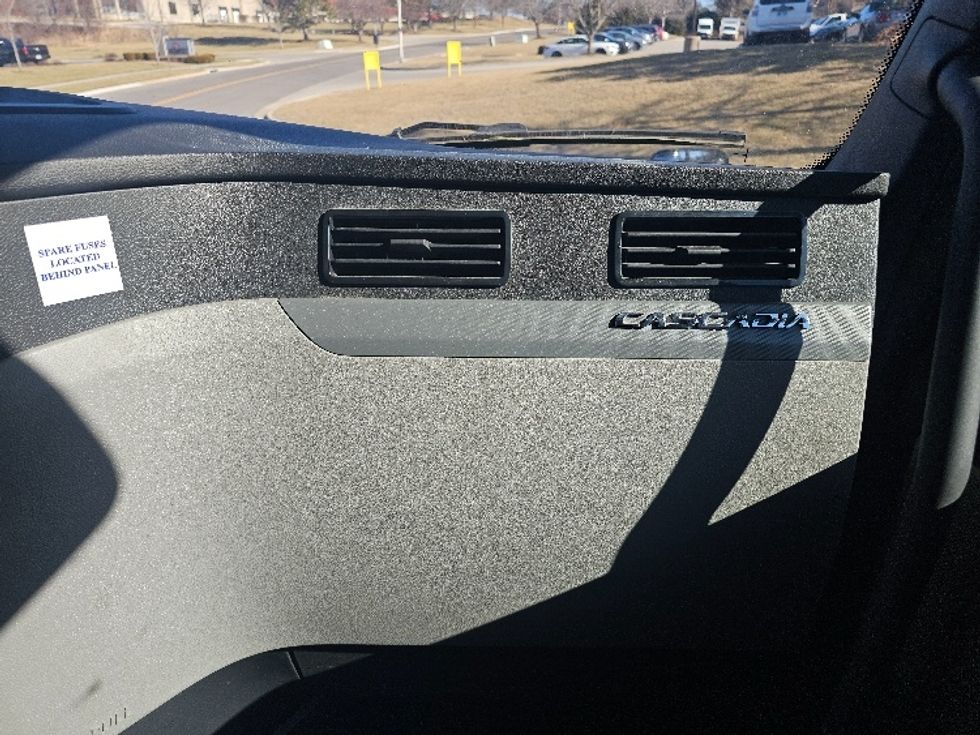 Sleeper Tractor-Heavy Duty Tractors-Freightliner-2019-T12664ST-Kansas City-MO-499,926\n\t\tmiles-$ 51,500 - Image 14