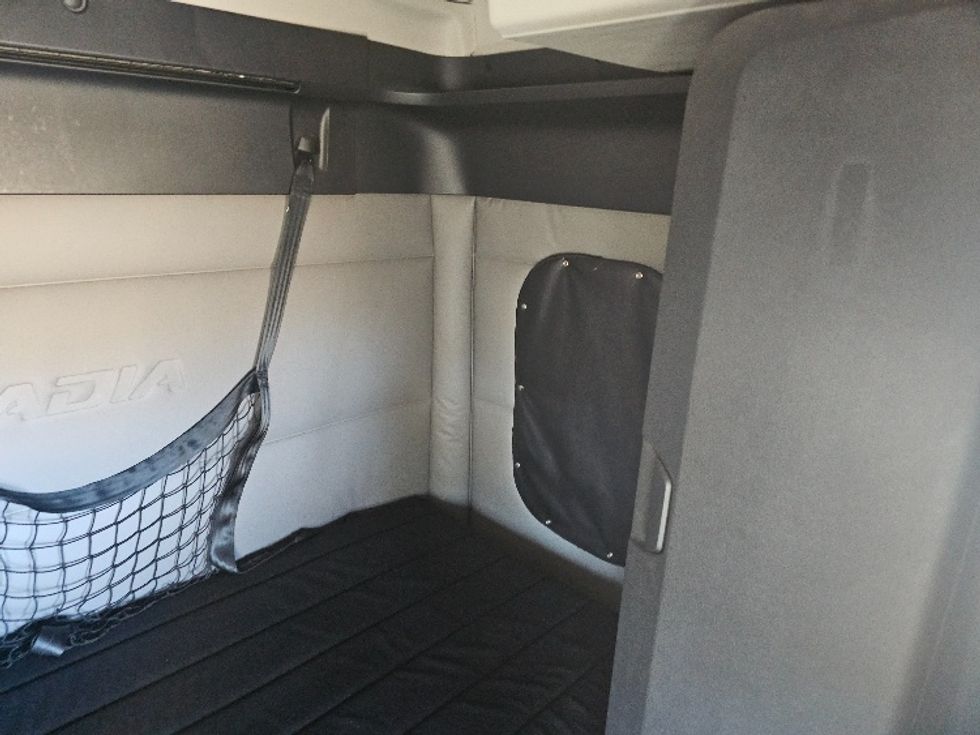 Sleeper Tractor-Heavy Duty Tractors-Freightliner-2019-T12664ST-Kansas City-MO-499,926\n\t\tmiles-$ 51,500 - Image 17