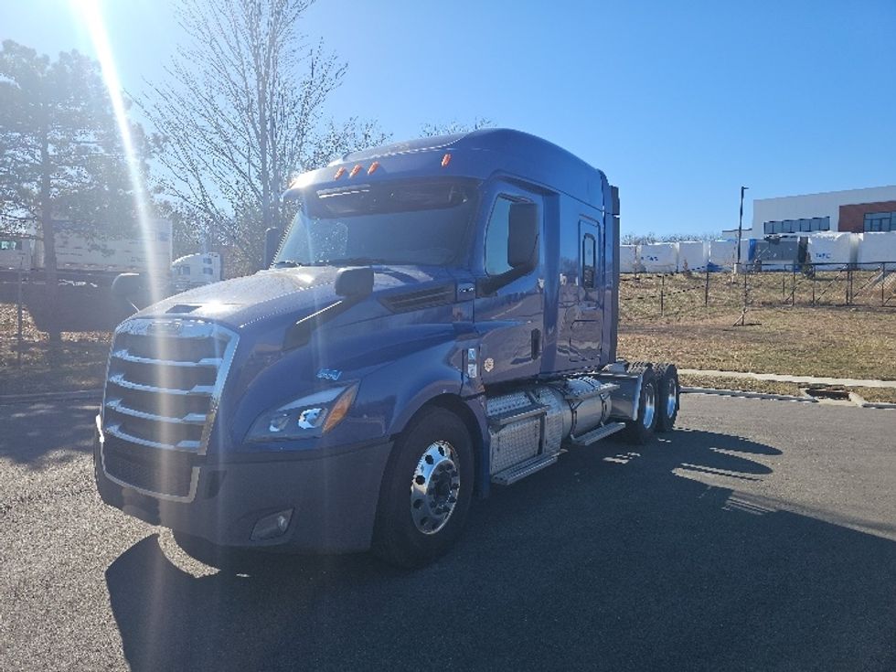 Sleeper Tractor-Heavy Duty Tractors-Freightliner-2019-T12664ST-Kansas City-MO-499,926\n\t\tmiles-$ 51,500 - Image 3