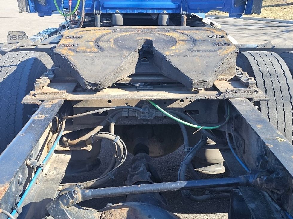 Sleeper Tractor-Heavy Duty Tractors-Freightliner-2019-T12664ST-Kansas City-MO-499,926\n\t\tmiles-$ 51,500 - Image 6