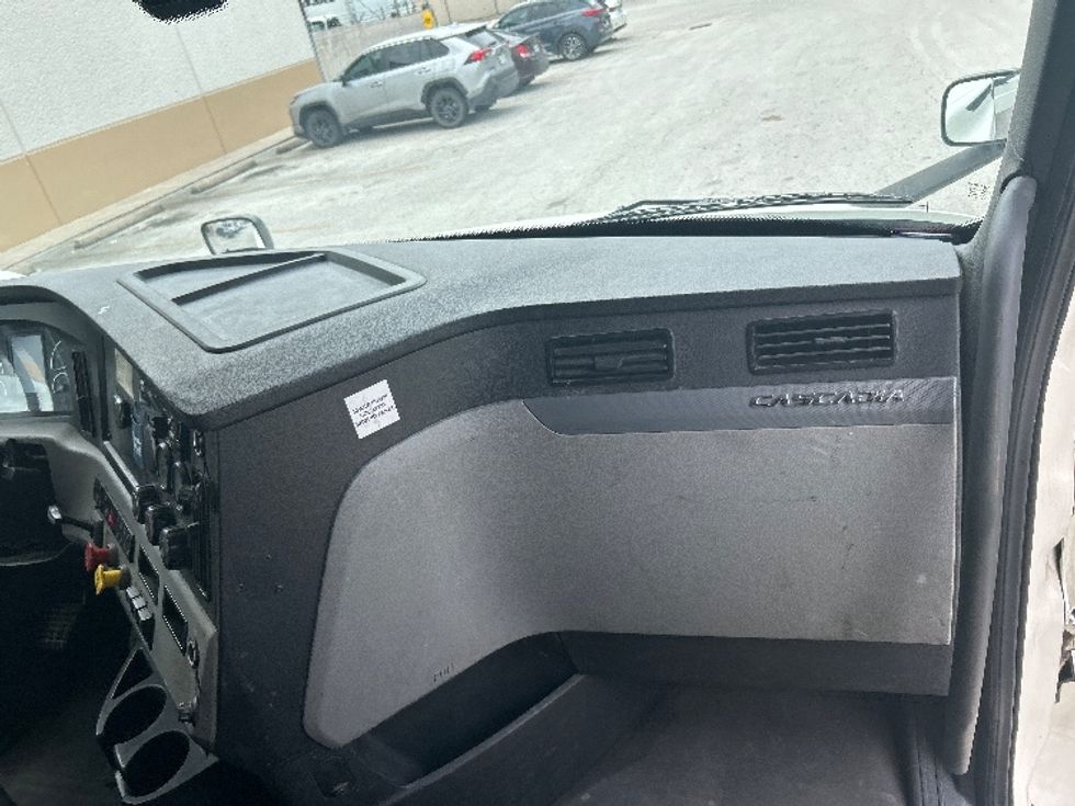 Sleeper Tractor-Heavy Duty Tractors-Freightliner-2019-T12664ST-Katy-TX-532,886\n\t\tmiles-$ 52,500 - Image 13