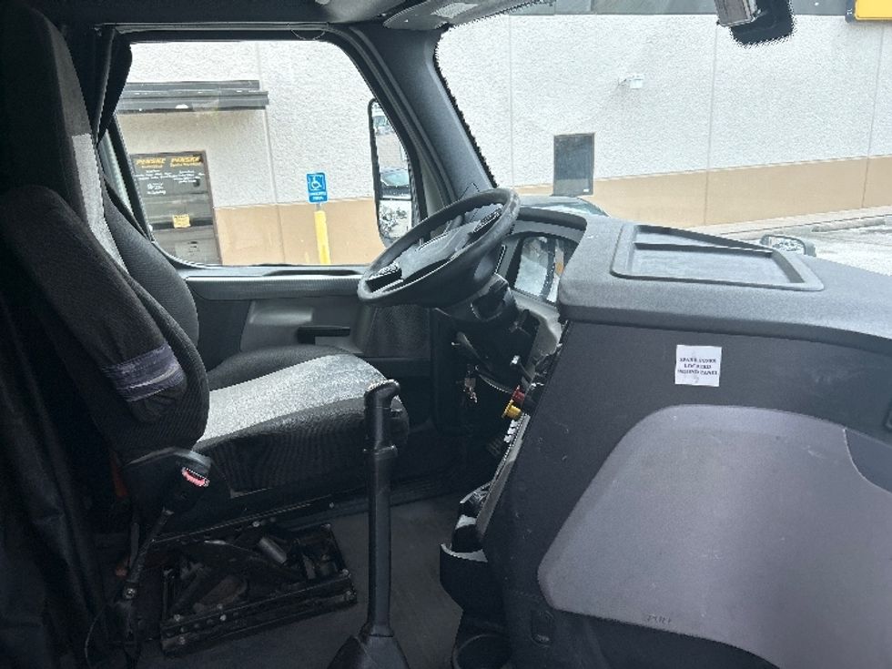 Sleeper Tractor-Heavy Duty Tractors-Freightliner-2019-T12664ST-Katy-TX-532,886\n\t\tmiles-$ 52,500 - Image 14