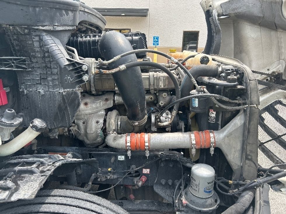 Sleeper Tractor-Heavy Duty Tractors-Freightliner-2019-T12664ST-Katy-TX-532,886\n\t\tmiles-$ 52,500 - Image 18