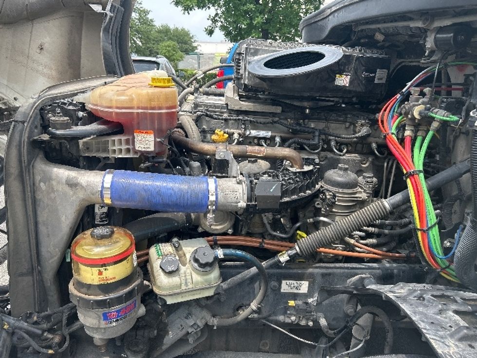 Sleeper Tractor-Heavy Duty Tractors-Freightliner-2019-T12664ST-Katy-TX-532,886\n\t\tmiles-$ 52,500 - Image 19