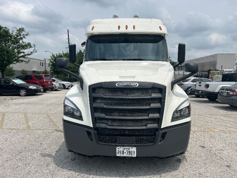 Sleeper Tractor-Heavy Duty Tractors-Freightliner-2019-T12664ST-Katy-TX-532,886\n\t\tmiles-$ 52,500 - Image 2