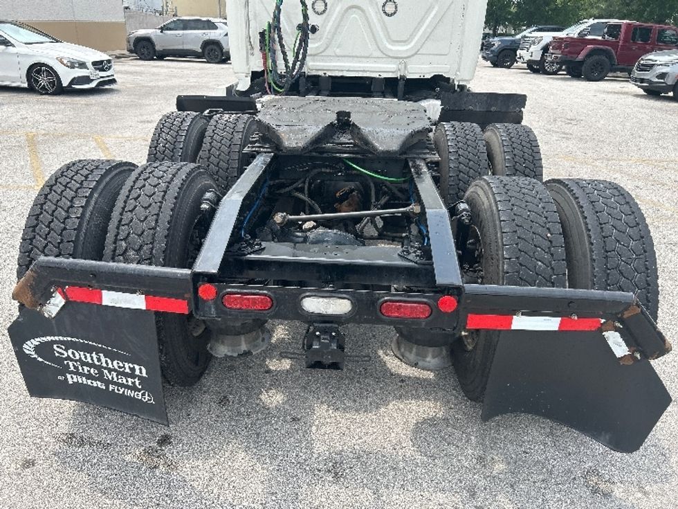 Sleeper Tractor-Heavy Duty Tractors-Freightliner-2019-T12664ST-Katy-TX-532,886\n\t\tmiles-$ 52,500 - Image 6