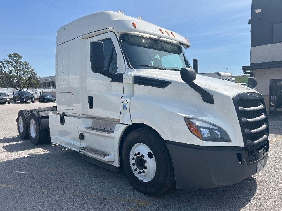 Sleeper Tractor-Heavy Duty Tractors-Freightliner-2019-T12664ST-Katy-TX-544,347\n\t\tmiles-$ 49,500 - Image 1