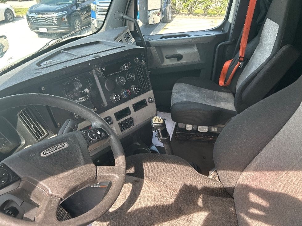 Sleeper Tractor-Heavy Duty Tractors-Freightliner-2019-T12664ST-Katy-TX-544,347\n\t\tmiles-$ 49,500 - Image 10
