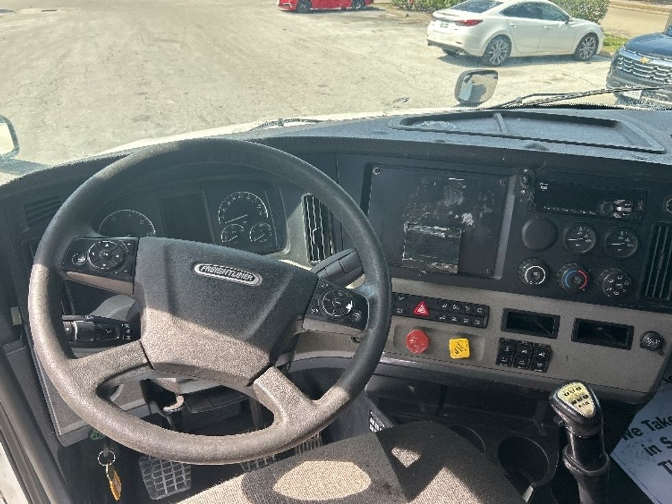 Sleeper Tractor-Heavy Duty Tractors-Freightliner-2019-T12664ST-Katy-TX-544,347\n\t\tmiles-$ 49,500 - Image 11