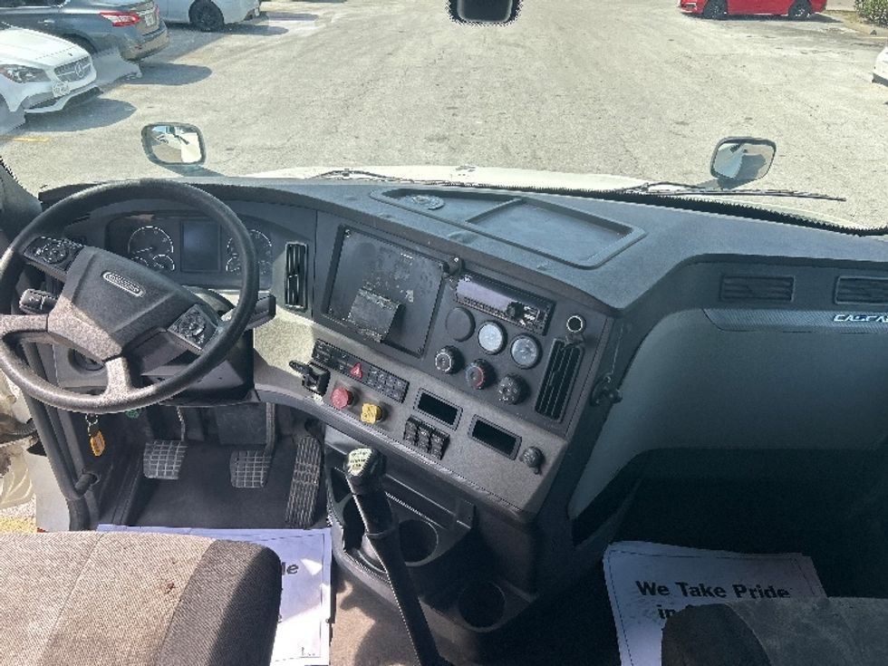 Sleeper Tractor-Heavy Duty Tractors-Freightliner-2019-T12664ST-Katy-TX-544,347\n\t\tmiles-$ 49,500 - Image 12