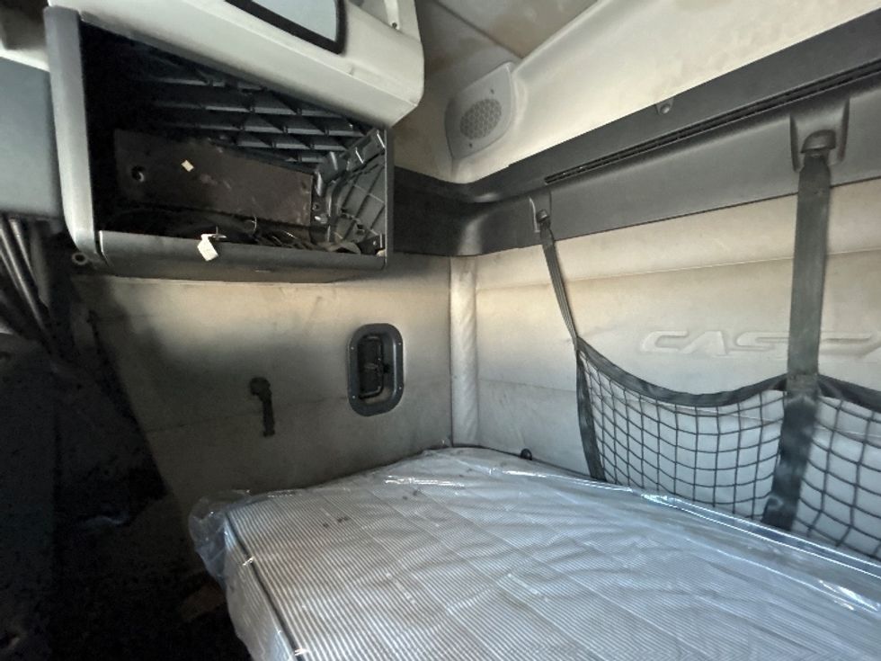 Sleeper Tractor-Heavy Duty Tractors-Freightliner-2019-T12664ST-Katy-TX-544,347\n\t\tmiles-$ 49,500 - Image 19