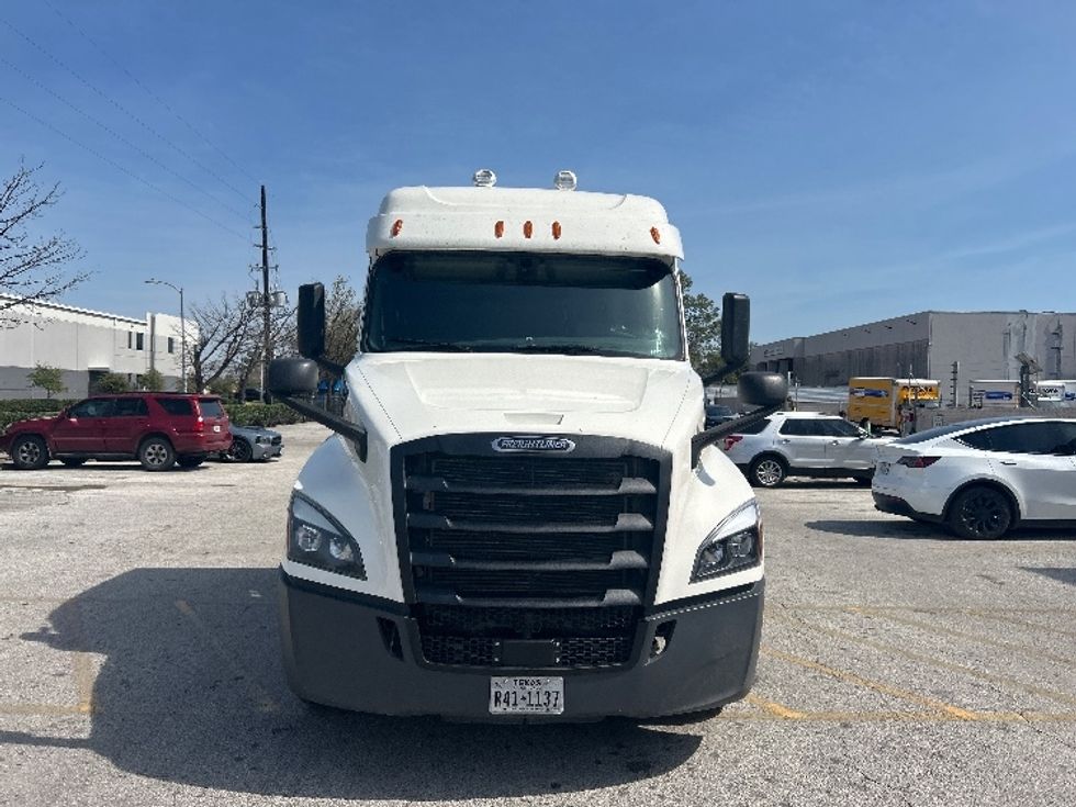 Sleeper Tractor-Heavy Duty Tractors-Freightliner-2019-T12664ST-Katy-TX-544,347\n\t\tmiles-$ 49,500 - Image 2