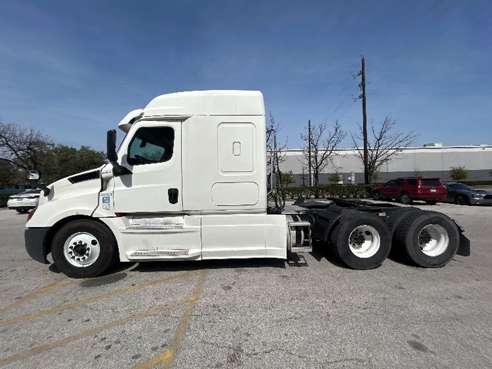 Sleeper Tractor-Heavy Duty Tractors-Freightliner-2019-T12664ST-Katy-TX-544,347\n\t\tmiles-$ 49,500 - Image 4