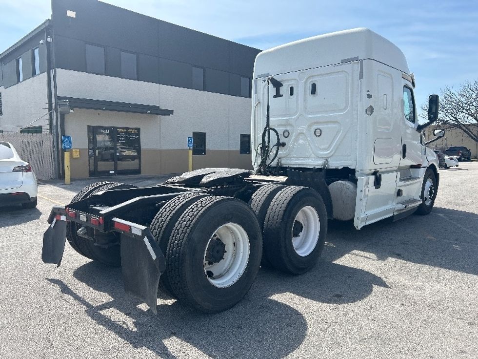 Sleeper Tractor-Heavy Duty Tractors-Freightliner-2019-T12664ST-Katy-TX-544,347\n\t\tmiles-$ 49,500 - Image 7