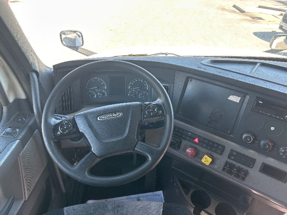 Sleeper Tractor-Heavy Duty Tractors-Freightliner-2019-T12664ST-Katy-TX-660,313\n\t\tmiles-$ 45,250 - Image 11
