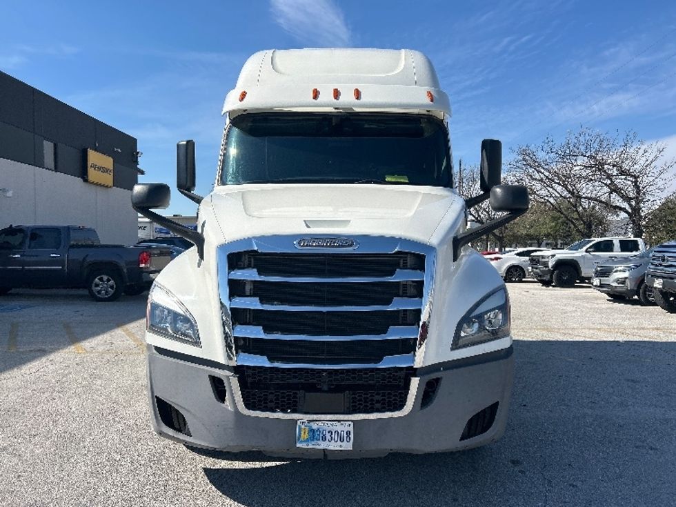 Sleeper Tractor-Heavy Duty Tractors-Freightliner-2019-T12664ST-Katy-TX-660,313\n\t\tmiles-$ 45,250 - Image 2