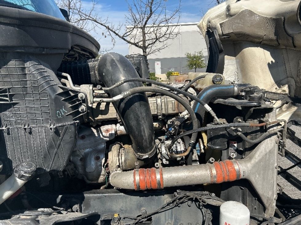 Sleeper Tractor-Heavy Duty Tractors-Freightliner-2019-T12664ST-Katy-TX-660,313\n\t\tmiles-$ 45,250 - Image 20