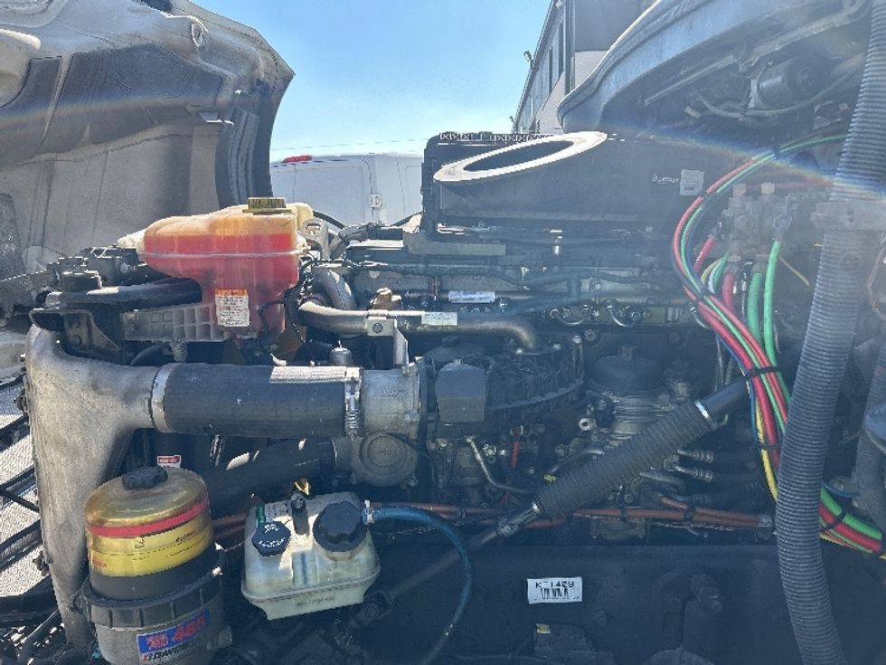 Sleeper Tractor-Heavy Duty Tractors-Freightliner-2019-T12664ST-Katy-TX-660,313\n\t\tmiles-$ 45,250 - Image 21